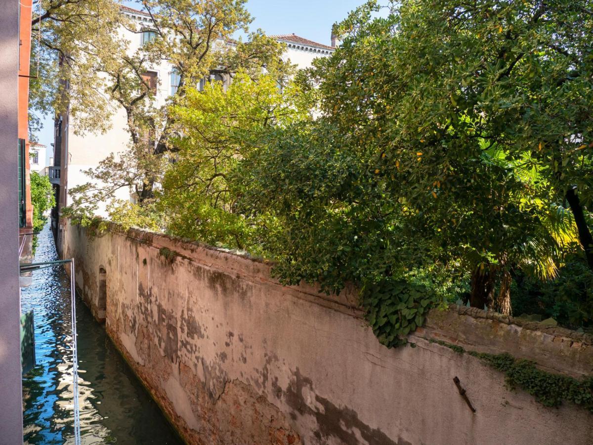 Canal Tron Venesia Bagian luar foto